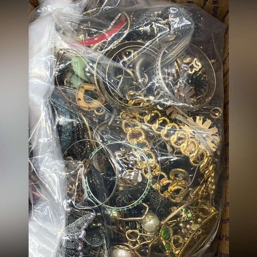 1 LB Mystery Jewelry Lot – Bulk Wearable, Vtg  Mod Gold Silver Sparkle Statement